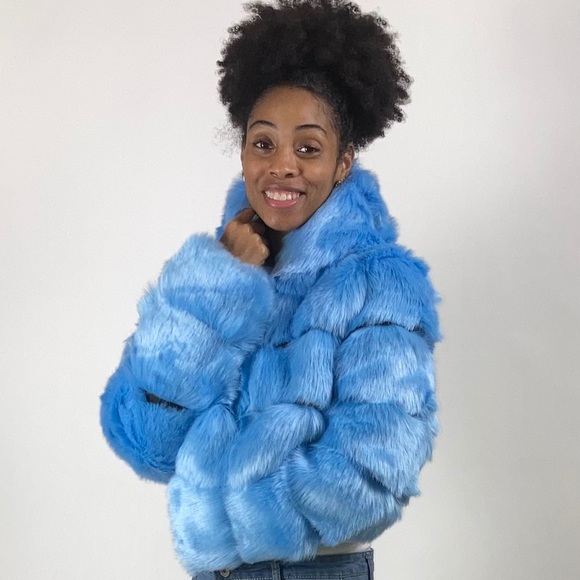 LIGHT BLUE FAUX FUR CROP JACKET WITH HOOD - Picture 2 of 4